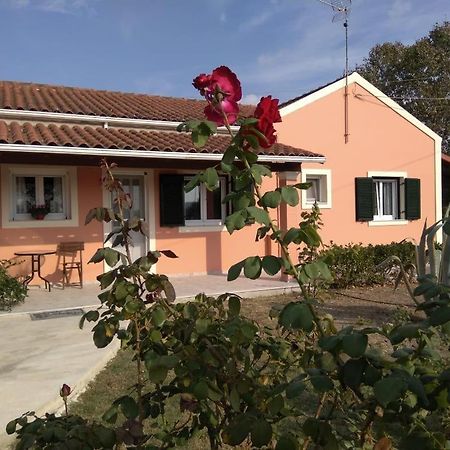 Lonelia'S Family Homes Lefkimmi  Luaran gambar